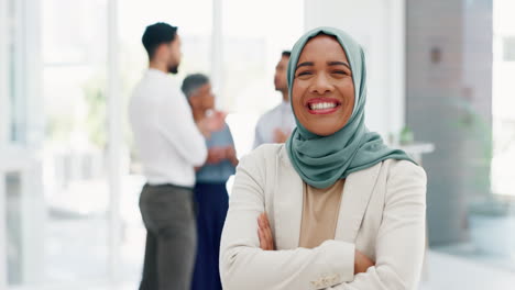 Face-of-a-muslim-business-woman-arms-crossed