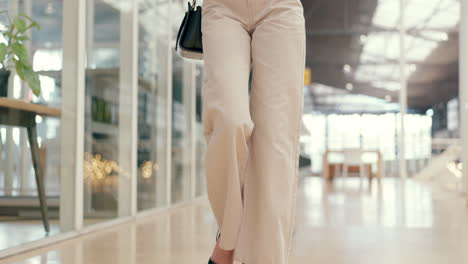 Business-woman,-walking-and-phone-call