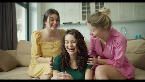 Female-friends-being-surprised-by-good-news