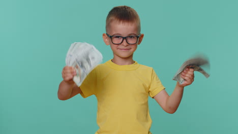 Kleinkind-Kinder-Junge-Hält-Fan-Von-Bargeld-Dollar-Banknoten-Und-Feiert-Den-Gewinner-Des-Tanz-Lotteriespiels