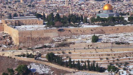 Weiter-Blick-über-Jerusalem-Und-Den-Tempelberg-Nach-Einem-Ungewöhnlichen-Schneefall-2