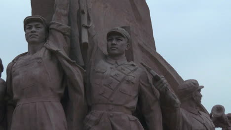 Una-Estatua-De-La-Era-Comunista-Hebras-En-El-Parque-Chino