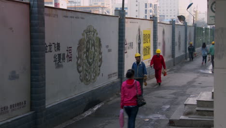 Chinese-factory-workers-walk-home-through-an-alleyway