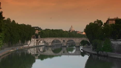 Bridge-over-the-Tiber-River-in-Rome