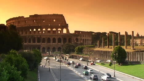 The-Coliseum-in-Rome-with-traffic-passing-3
