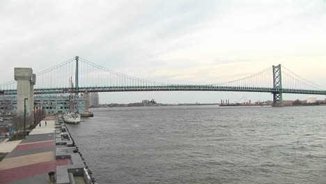 The-Ben-Franklin-bridge-spans-Philadelphia-and-New-Jersey