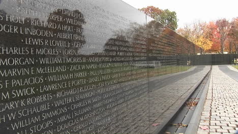 The-Vietnam-Veteran's-Memorial-in-Washington-DC-2