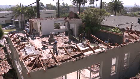 Time-lapse-of-crews-demolishing-a-house-1