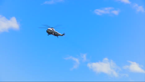 Marine-One-Helikopter-Fliegt-Mit-Dem-Präsidenten-An-Bord