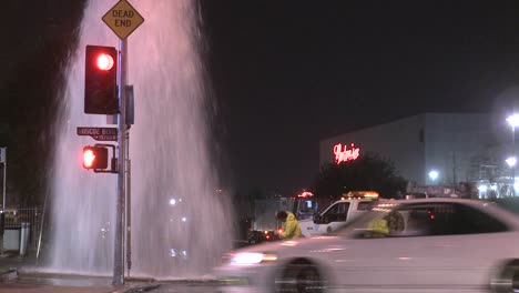 Water-gushes-out-of-a-broken-water-main-in-Los-Angeles-3