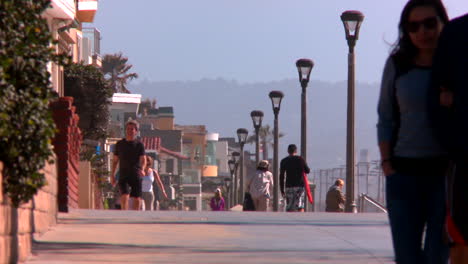 People-walk-along-the-sidewalks-near-the-beach-in-Los-Angeles