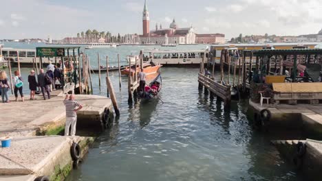 Venice-Gondola-4K-12