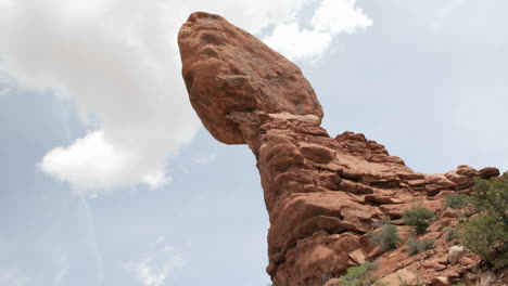 Timelapse-shot-of-Balanced-Rock-in-Arches-National-Park