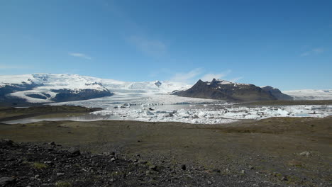 Un-Glaciar-En-El-Interior-De-Islandia-1