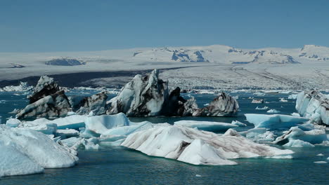 Icebergs-melt-in-the-sun--in-a-vast-blue-glacier-lagoon-in-the-interior-of-Iceland-3