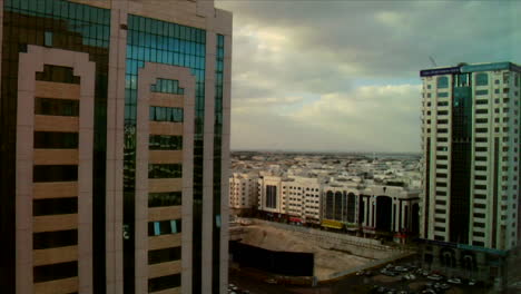 Zeitraffer-Moderner-Gebäude-Und-Wolkenkratzer-In-Abu-Dhabi-In-Den-Vereinigten-Arabischen-Emiraten