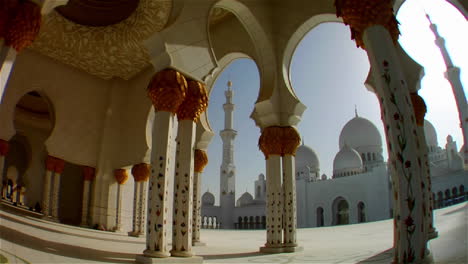 Fisheye-pan-to-reveal-the-beautiful-Sheikh-Zayed-Mosque-in-Abu-Dhabi-United-Arab-Emirates