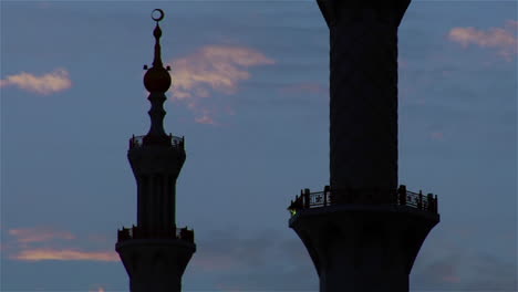 Las-Torres-Y-Minaretes-De-La-Hermosa-Mezquita-Sheikh-Zayed-En-Abu-Dhabi,-Emiratos-Árabes-Unidos