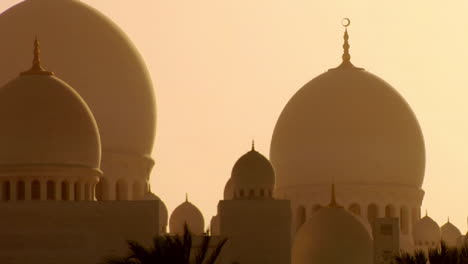 The-domes-of-the-beautiful-Sheikh-Zayed-Mosque-in-Abu-Dhabi-United-Arab-Emirates-at-sunset