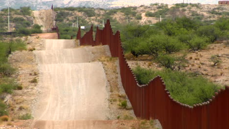 The-US-Mexico-border-fence-becomes-a-focal-point-for-immigration-issues