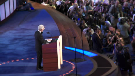 El-Ex-Presidente-Bill-Clinton-Respalda-Al-Candidato-Presidencial-Barack-Obama-En-El-Pepsi-Center-En-Denver,-Colorado.