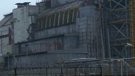 Zoom-out-from-the-abandoned-nuclear-reactor-at-Chernobyl