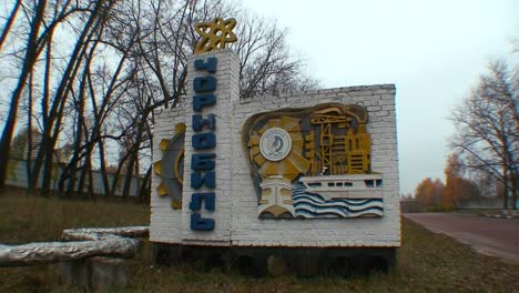 La-Entrada-Abandonada-A-La-Central-Nuclear-De-Chernobyl.