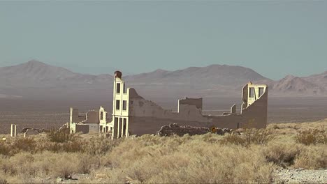 El-Antiguo-Pueblo-Fantasma-De-Riolita-Nevada-Cerca-Del-Parque-Nacional-Death-Valley