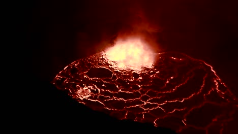 Der-Spektakuläre-Vulkan-Nyiragongo-Bricht-Nachts-In-Der-Demokratischen-Republik-Kongo-Aus
