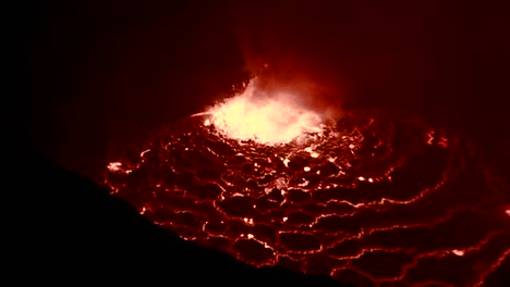 The-spectacular-Nyiragongo-volcano-erupts-at-night-in-the-Democratic-Republic-of-Congo-2