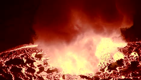 Der-Spektakuläre-Vulkan-Nyiragongo-Bricht-Nachts-In-Der-Demokratischen-Republik-Kongo-Aus-Und-Lässt-Das-Feuer-Der-Hölle-Erahnen-1