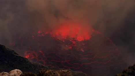 The-spectacular-Nyiragongo-volcano-erupts-at-night-in-the-Democratic-Republic-of-Congo-6