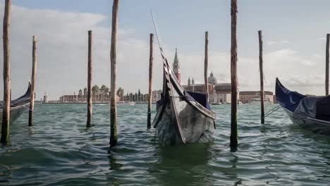 Venice-Gondola-4K-06