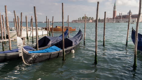 Venice-Gondola-4K-09