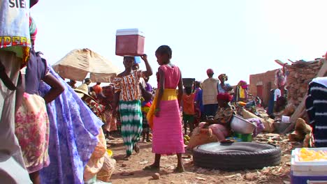 Ein-überfüllter-Und-Geschäftiger-öffentlicher-Markt-In-Mali-Afrika