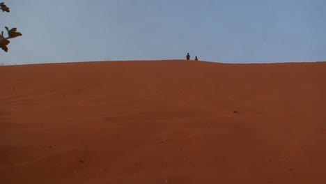 People-practice-the-odd-sport-of-ssquí-on-desert-sand-dunes-in-the-Sahara-1