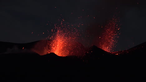 The-Cabo-Verde-volcano-erupts-at-night-in-spectacular-fashion-on-Cape-Verde-Island-off-the-coast-of-Africa-8