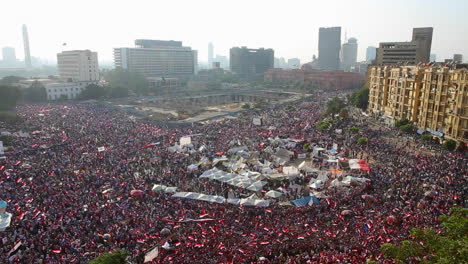 Menschenmengen-Versammeln-Sich-Auf-Dem-Tahrir-Platz-In-Kairo-Ägypten