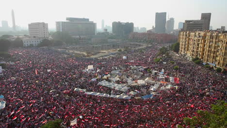 Crowds-in-Tahrir-Square-in-Cairo-Egypt-1