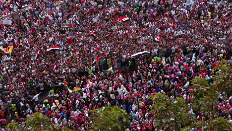 Draufsicht-Einer-Großen-Kundgebung-Auf-Dem-Tahrir-Platz-In-Kairo-Ägypten