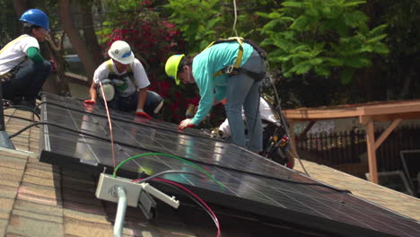 Workers-Install-Solar-Panels-On-The-Roof-Of-A-Middle-Class-House-5