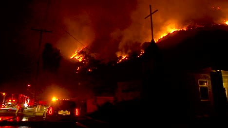 A-Hillside-Neighborhood-In-Ventura-California-Is-Threatened-At-Night-During-The-Thomas-Fire-1