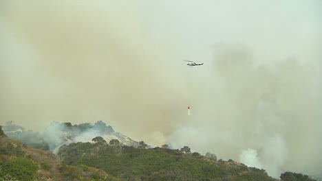 Firefighting-Helicopters-Make-Water-Drops-On-The-Thomas-Fire-In-Santa-Barbara-California