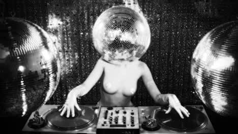 Woman-Discohead-DJ-4K-02