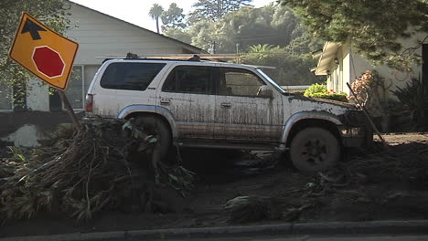 Fire-Crews-Inspect-Damage-From-The-Mudslides-In-Montecito-California-Following-The-Thomas-Fire-Disaster-9