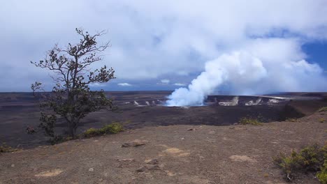 The-Kilauea-volcano-on-the-Big-island-of-Hawaii-releases-smoke-and-steam