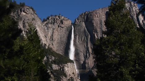Longshot-Of-Bridal-Veil-Falls-In-Yosemite-National-Park