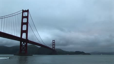 Imágenes-Del-Mundialmente-Famoso-Puente-Golden-Gate-Y-La-Belleza-Natural-De-Marin-Headlands-Frente-A-San-Francisco.