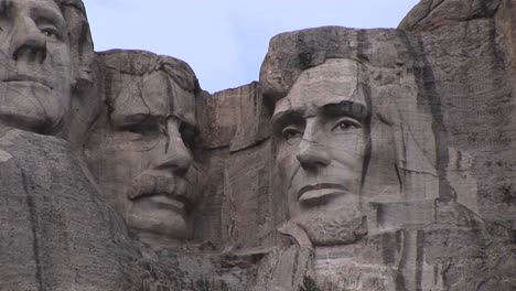 Los-Presidentes-Theodore-Roosevelt-Y-Abraham-Lincoln-Aparecen-En-Este-Detalle-Del-Monte-Rushmore