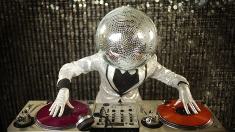 Mr-Disco-DJ-4K-04